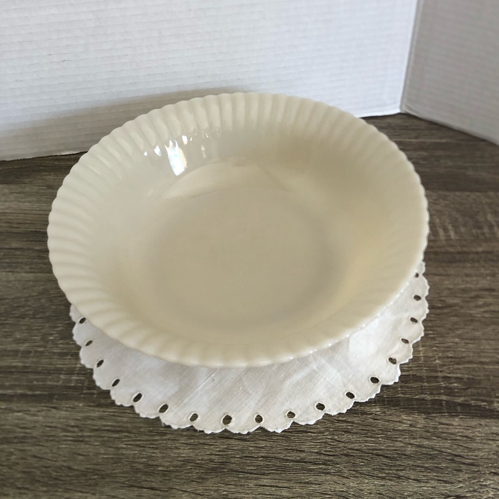 Vtg Colorex Cream Glass Serving Bowl